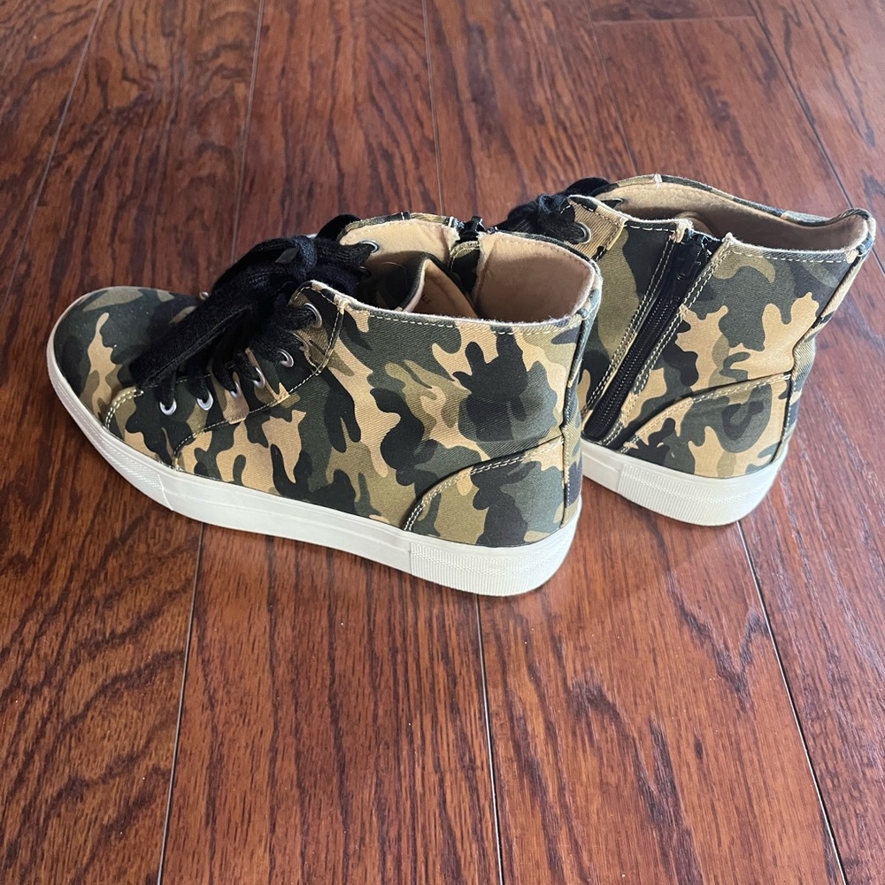 Camo Boot/Sneaker - Picture 2 of 4